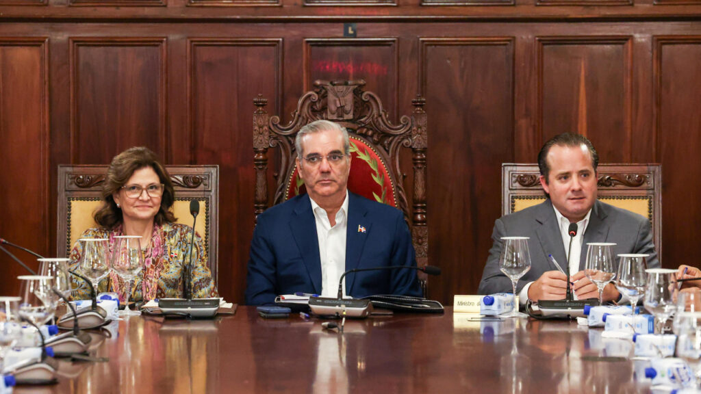 gobierno-anuncia-presupuesto-de-2027-por-mas-de-rd$2-billones 