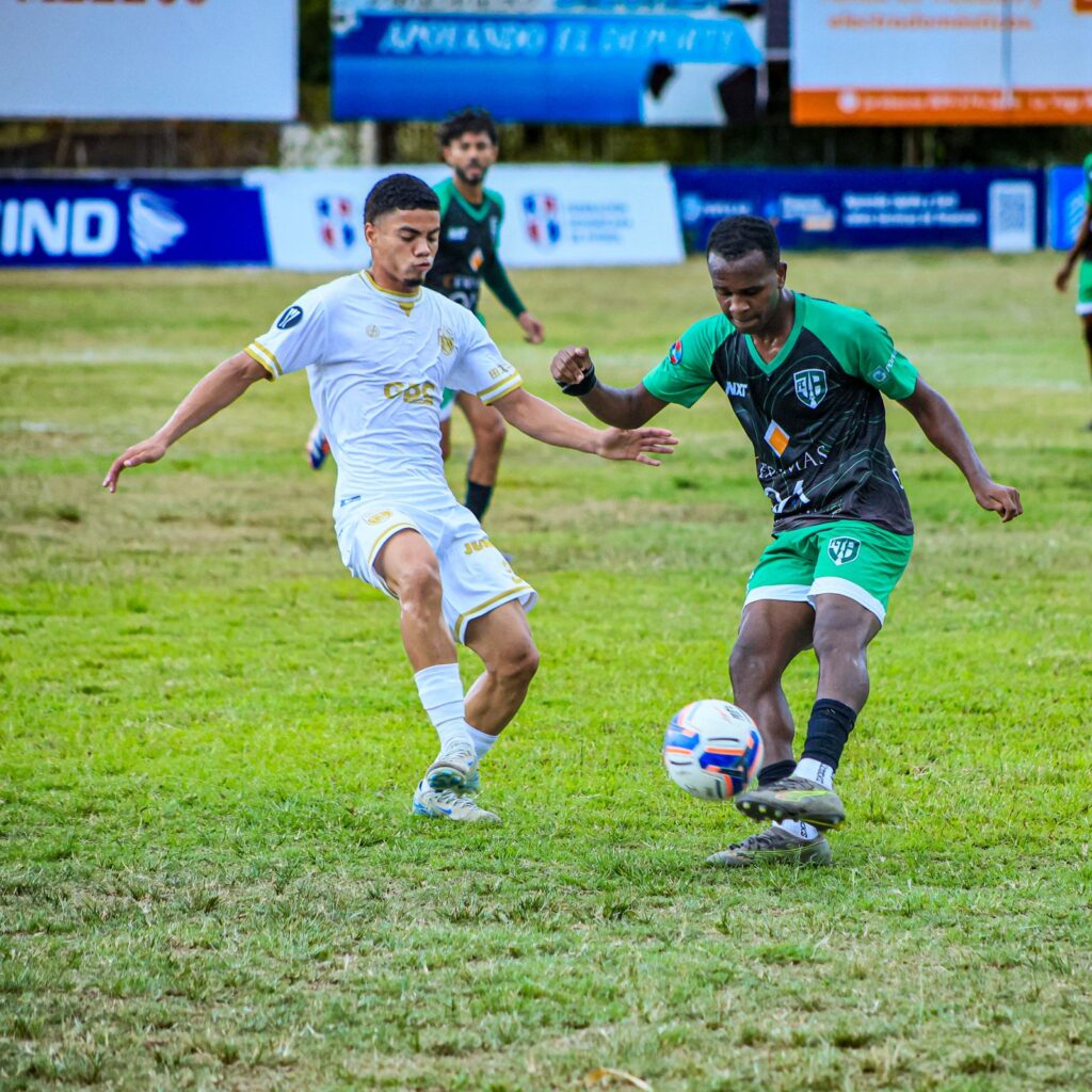 salcedo-gana-y-sigue-lider;-moca-consigue-su-tercer-triunfo-al-hilo